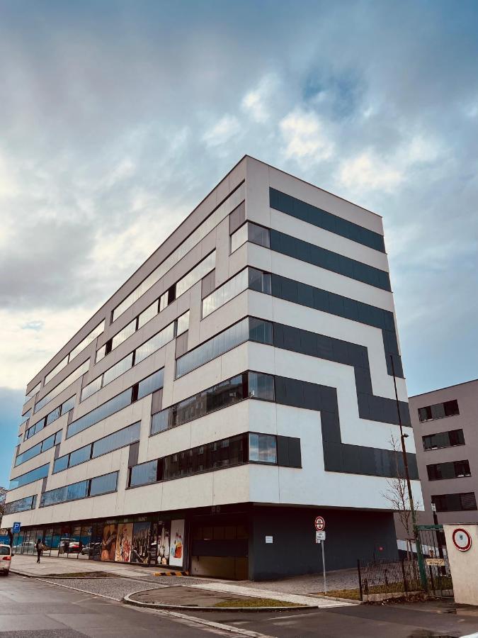 White Pearl Studio With Parking In Holesovice Praga Esterno foto